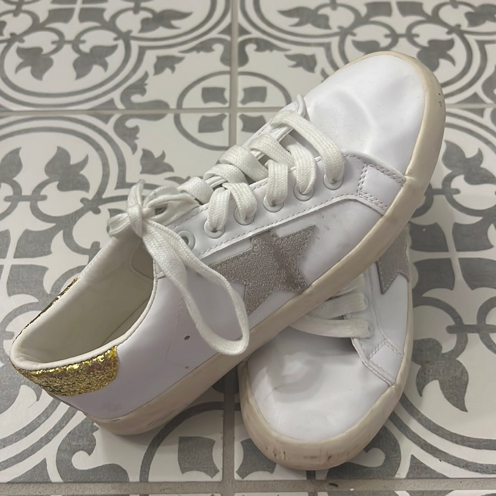 White star with gold sneakers